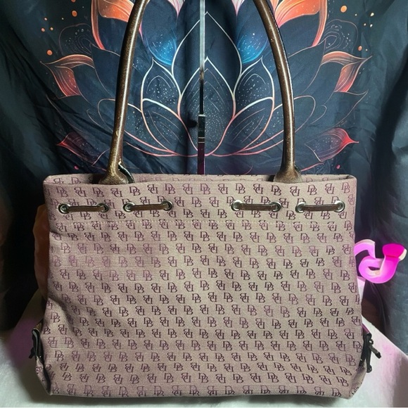 EUC Vintage Dooney & Bourke Monogram Tote - Picture 4 of 4